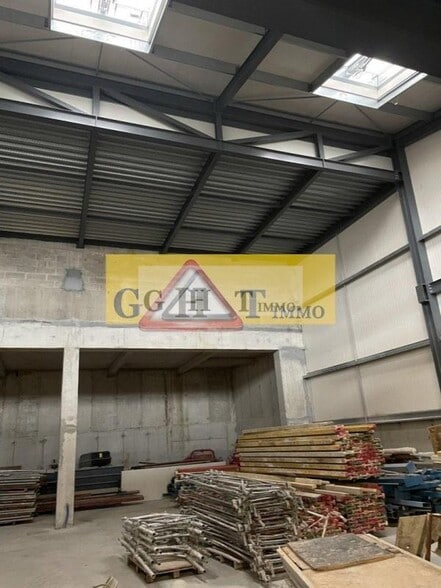 Industrial in Montfermeil for lease - Interior Photo - Image 3 of 5