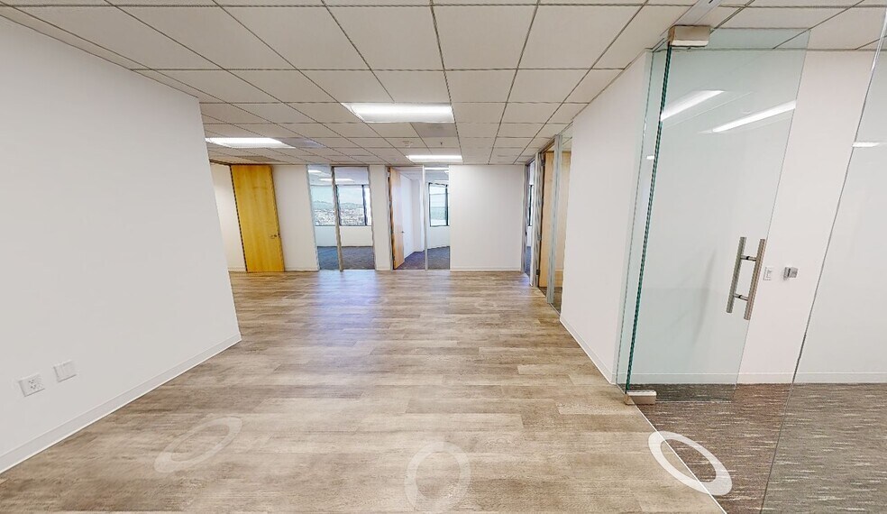 12424 Wilshire Blvd, Los Angeles, CA à louer - Numérisation 3D de Matterport - Image 3 de 33