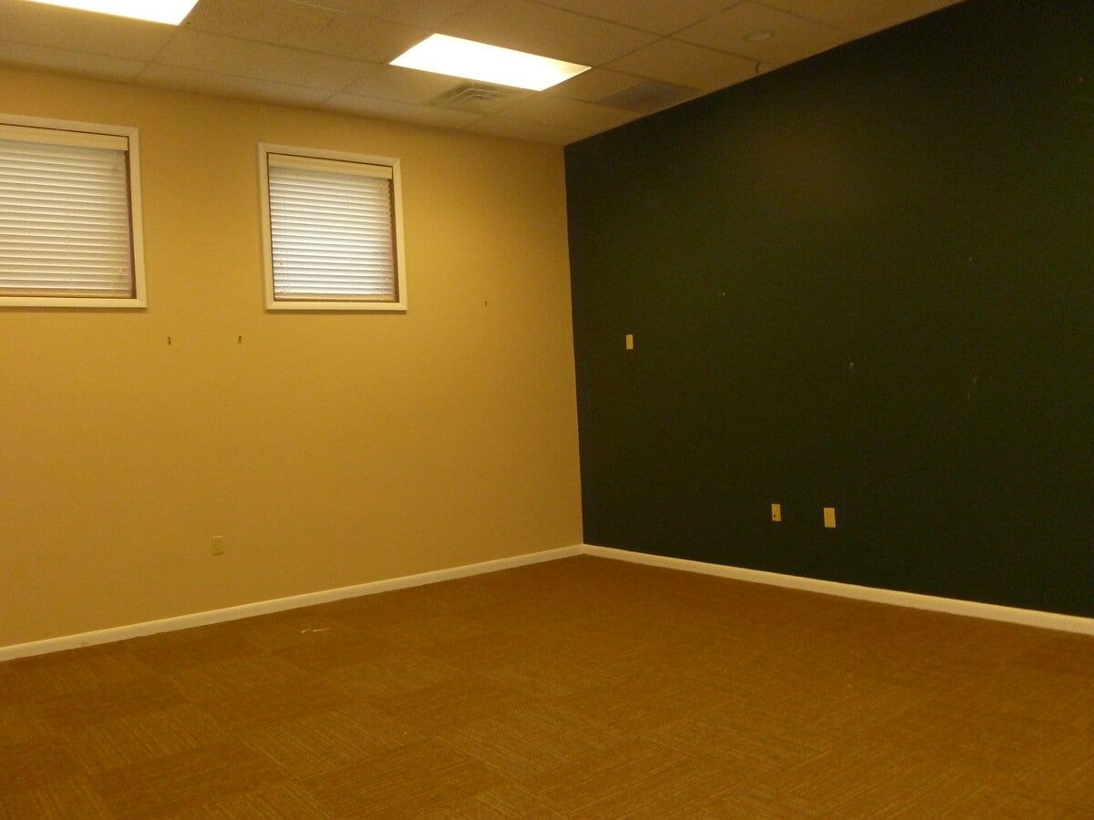 12504 Lake Ridge Dr, Woodbridge, VA 22192 - Unité A -  - Photo intérieure - Image 2 of 4