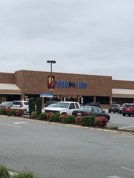 2408 Westchester Dr, High Point, NC for lease - Building Photo - Image 2 of 13