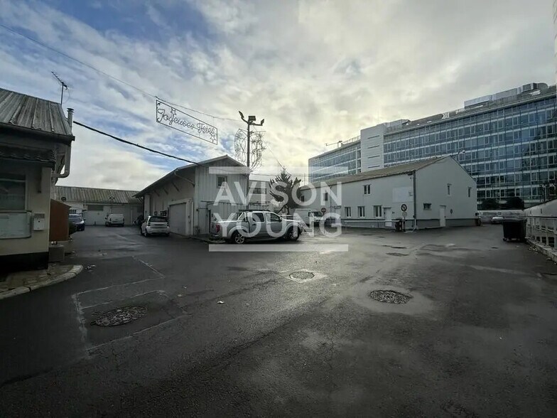 Flex in Saint-Denis for lease - Building Photo - Image 1 of 1