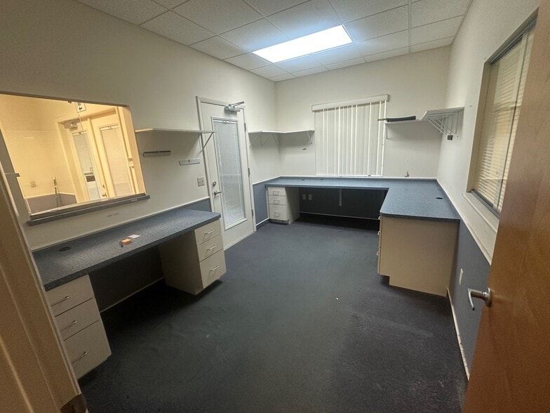 4611 NW 53rd Ave, Gainesville, FL for sale - Interior Photo - Image 3 of 16