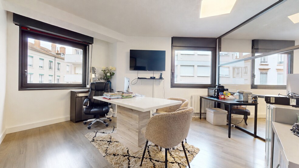 Bureau dans Lyon à louer - Photo du bâtiment - Image 3 de 9
