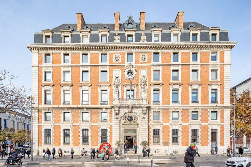 10 Place De La Joliette, Marseille for lease - Primary Photo - Image 1 of 59