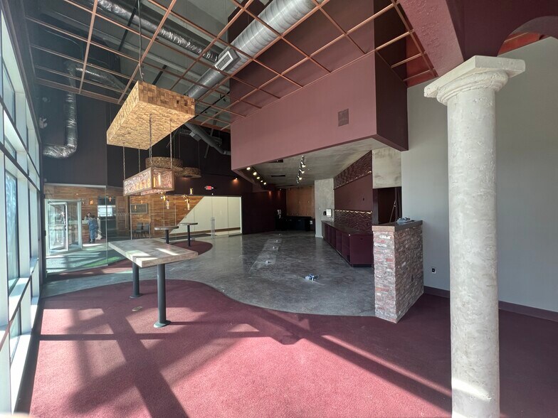 818-888 S Harrison St, Fort Wayne, IN à louer - Photo intérieure - Image 3 de 6