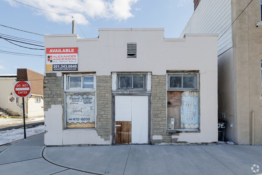 25 East Pl, Lodi, NJ à vendre - Photo du bâtiment - Image 3 de 4