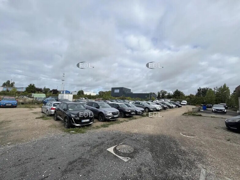 Industrial in Porcheville for sale - Building Photo - Image 3 of 11