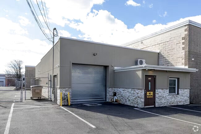 More details for 700 Summa Ave, Westbury, NY - Industrial for Sale