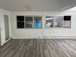 Industriel dans Montreuil à louer Photo intérieure- Image 2 de 8