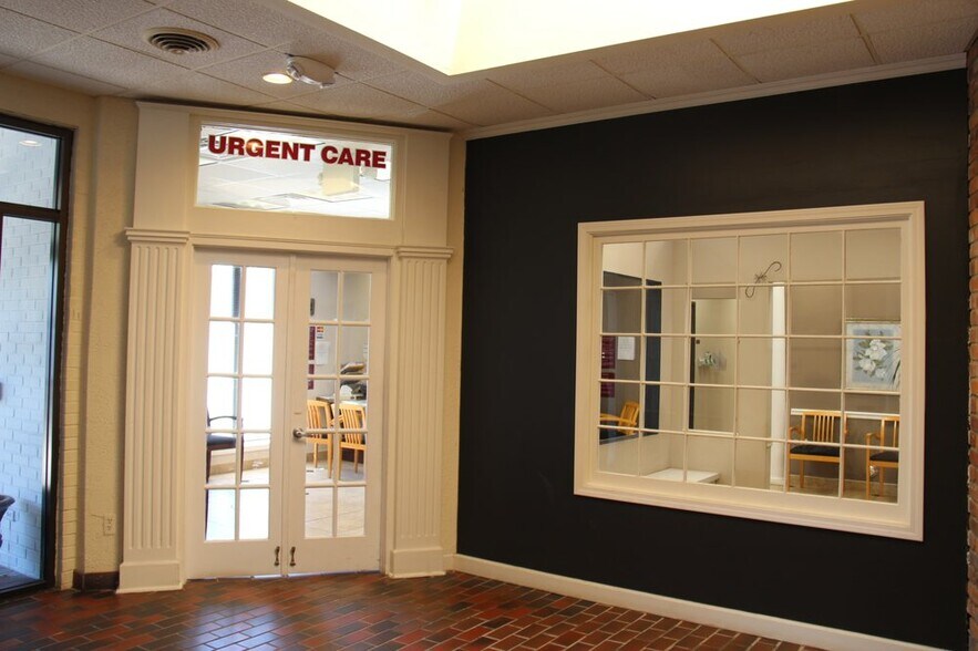 20311 Mack Ave, Grosse Pointe, MI à louer - Photo intérieure - Image 3 de 11