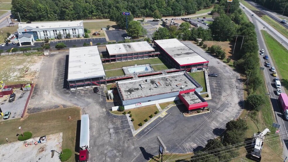 1002 Columbus Pky, Opelika, AL à vendre - Vidéo sur l’inscription commerciale - Image 2 de 6