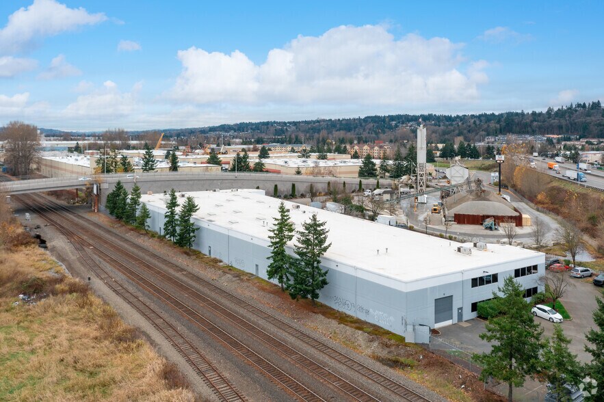 8041 S 228th St, Kent, WA à louer - Photo du bâtiment - Image 2 de 4