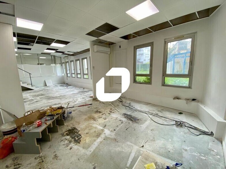 Bureau dans Clichy à louer - Photo du bâtiment - Image 3 de 15