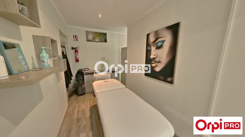 Retail in Lille for lease - Interior Photo - Image 2 of 5