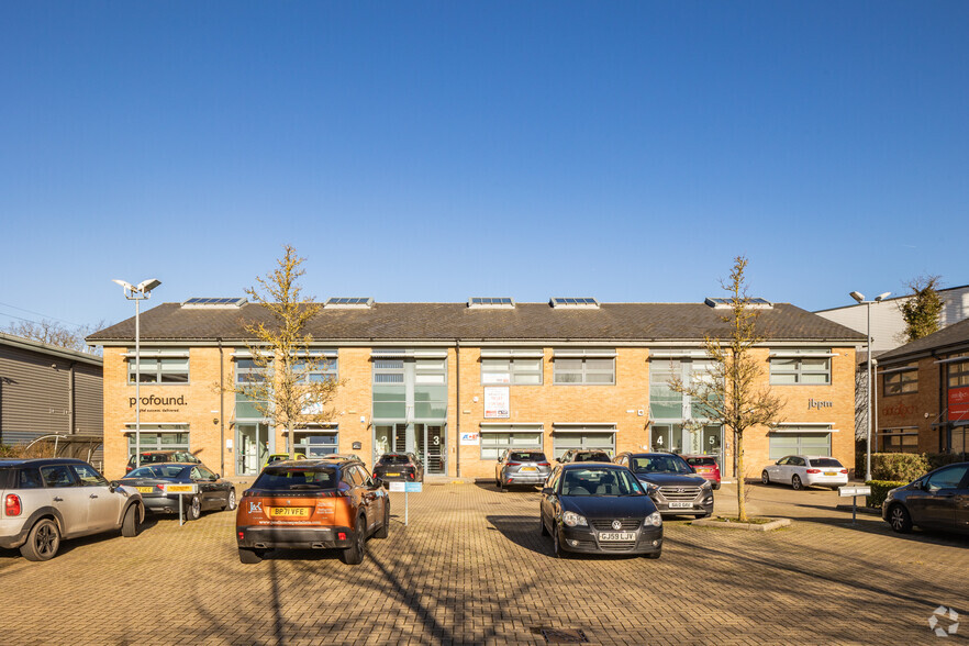 Berrington Way, Basingstoke for lease - Primary Photo - Image 1 of 2