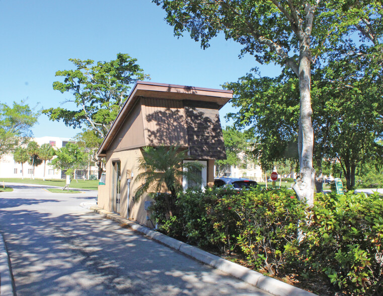 2820 & 2830 Somerset Dr, Lauderdale Lakes, FL à vendre - Photo du b timent - Image 3 de 11