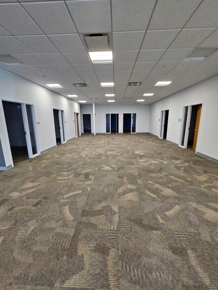 1130 E Walnut St, Carbondale, IL à louer - Hall d’entrée - Image 3 de 12