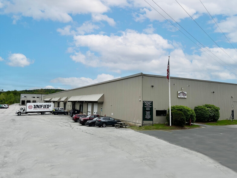 425 Washington St, Claremont, NH for lease - Building Photo - Image 2 of 4