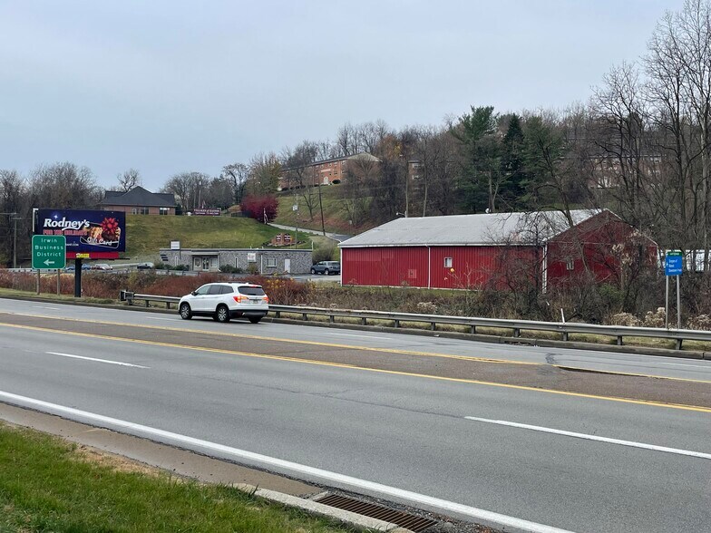 28 Fairwood Dr, Irwin, PA à vendre - Photo du bâtiment - Image 3 de 26