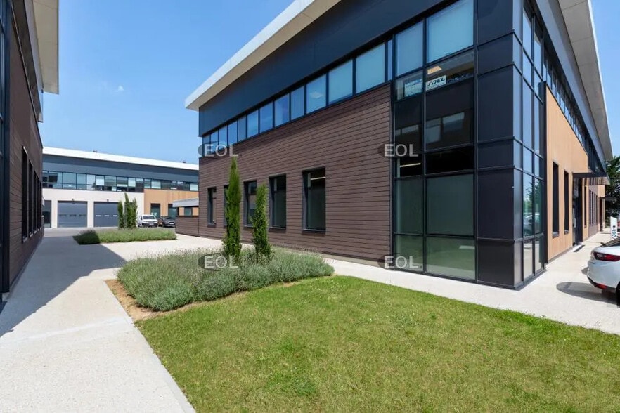 Flex in Gennevilliers for lease - Building Photo - Image 2 of 9