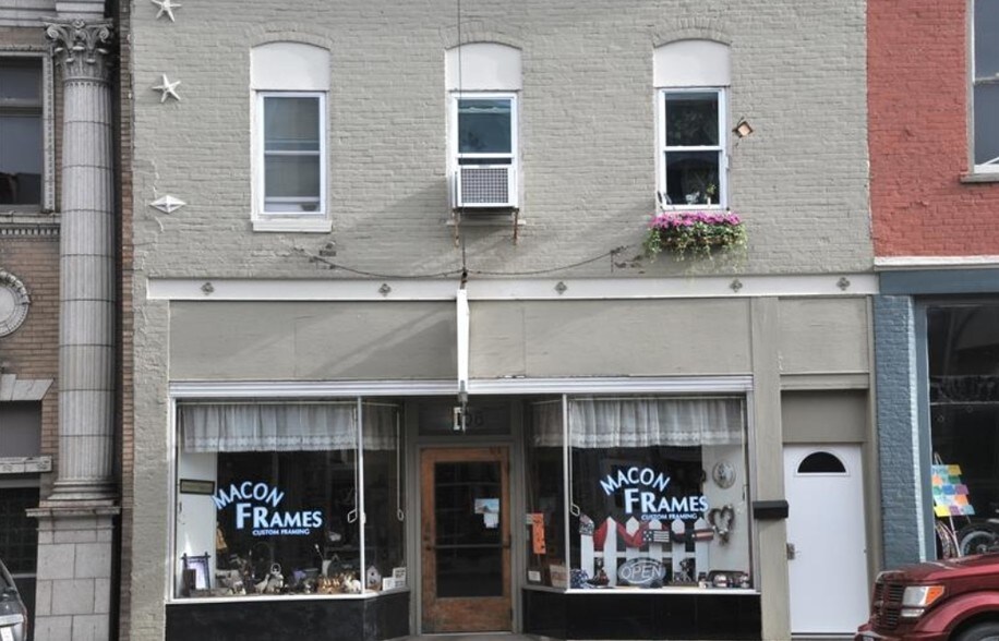 108 Vine St, Macon, MO à vendre - Photo principale - Image 1 de 1