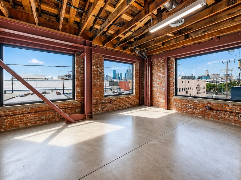 440 Seaton St, Los Angeles, CA à louer - Photo du bâtiment - Image 2 de 65
