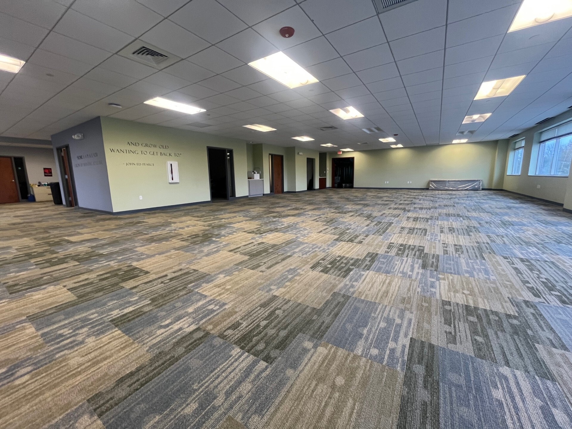 99 Conifer Hill Dr, Danvers, MA à louer Photo intérieure- Image 1 de 8