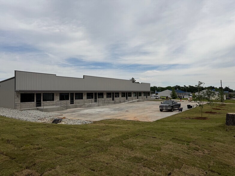 2906 Westward Dr, Nacogdoches, TX à louer - Photo du bâtiment - Image 2 de 10