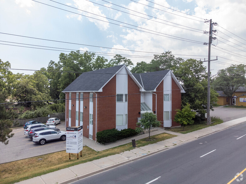 27 Major Mackenzie Dr E, Richmond Hill, ON for lease - Building Photo - Image 3 of 6