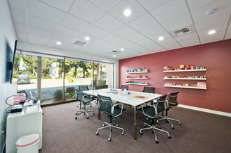 2036-2048 Armacost Ave, Los Angeles, CA à louer Photo intérieure- Image 1 de 4