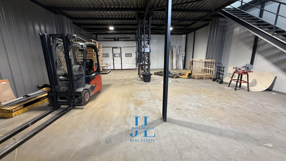 Flex in Bègles for lease - Interior Photo - Image 3 of 11