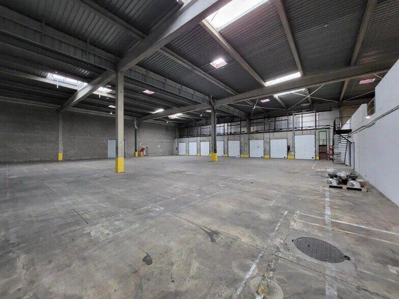 Industrial in Corbas for lease - Interior Photo - Image 2 of 7