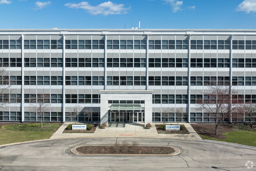 1 Parkway Blvd N, Deerfield, IL for lease - Building Photo - Image 2 of 9