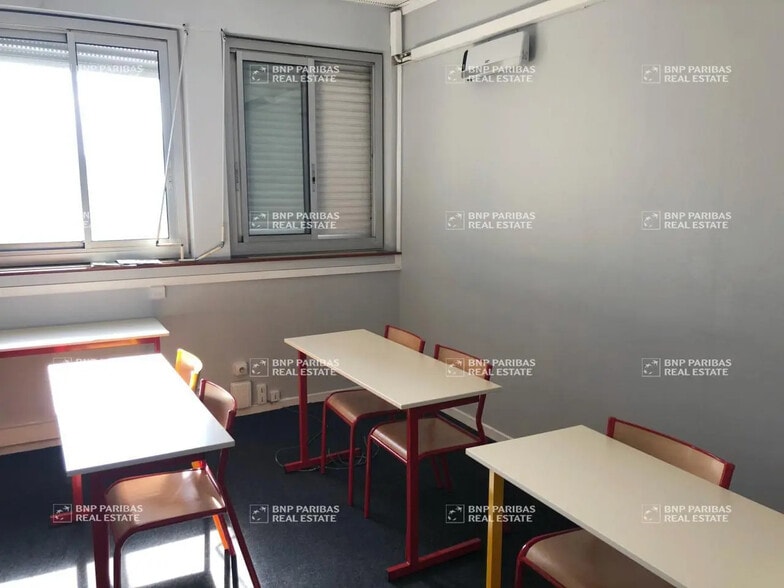 Flex in Décines-Charpieu for sale - Building Photo - Image 3 of 13