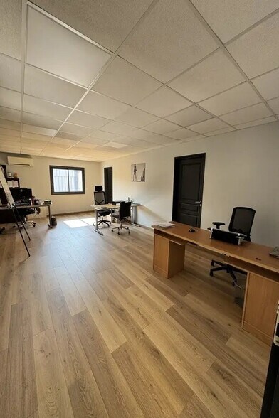 Office in Saint-Jean-de-Védas for lease - Interior Photo - Image 3 of 12