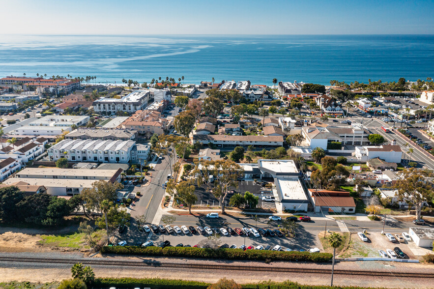 390 Oak Ave, Carlsbad, CA à vendre - Photo du bâtiment - Image 1 de 1