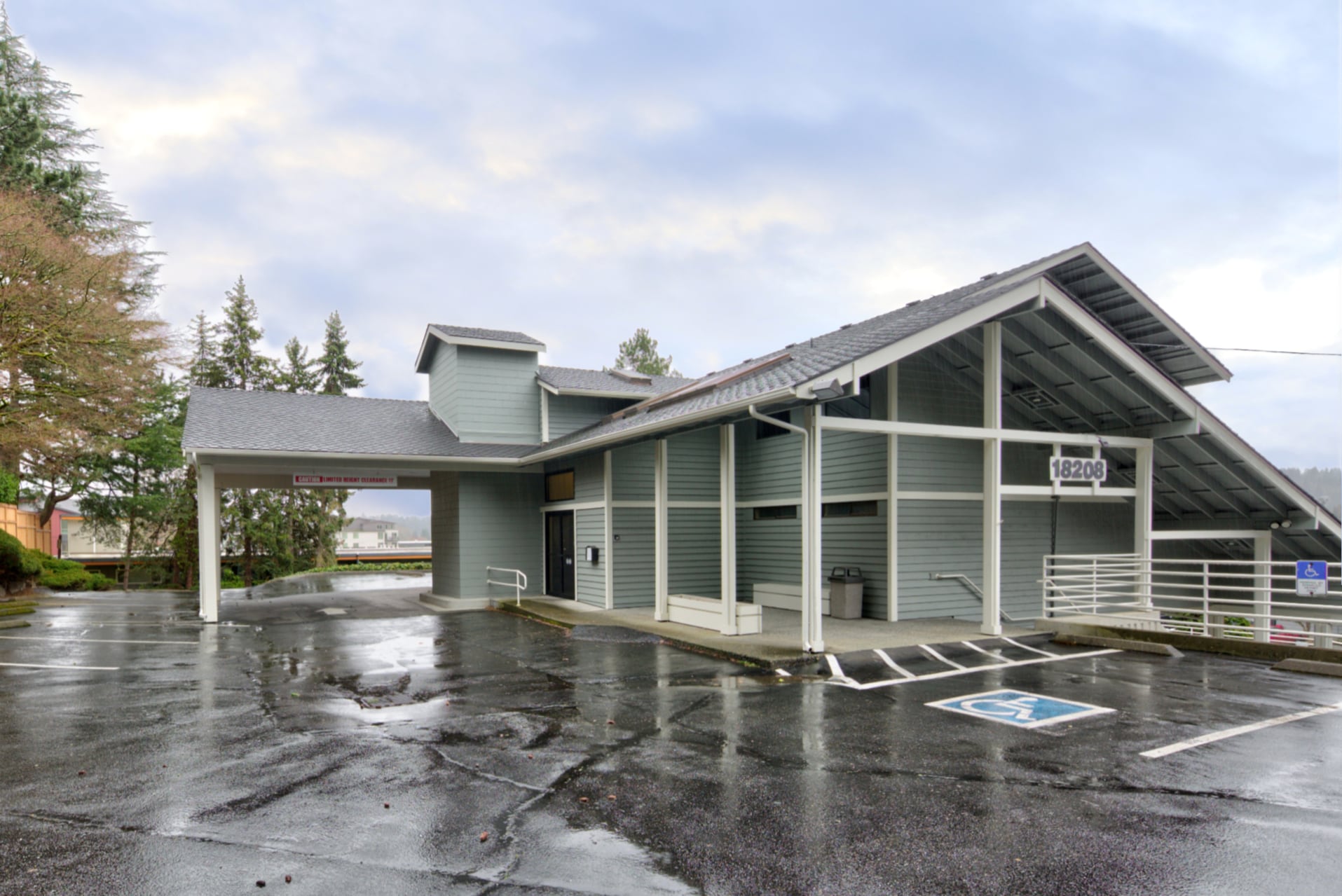 18208 66th Ave NE, Kenmore, WA à louer Photo du bâtiment- Image 1 de 10