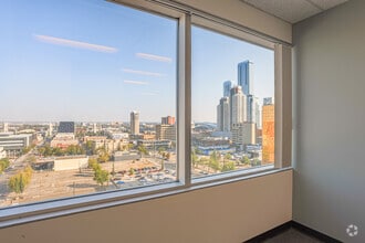 10665 Jasper Ave, Edmonton, AB à louer Photo intérieure- Image 1 de 5