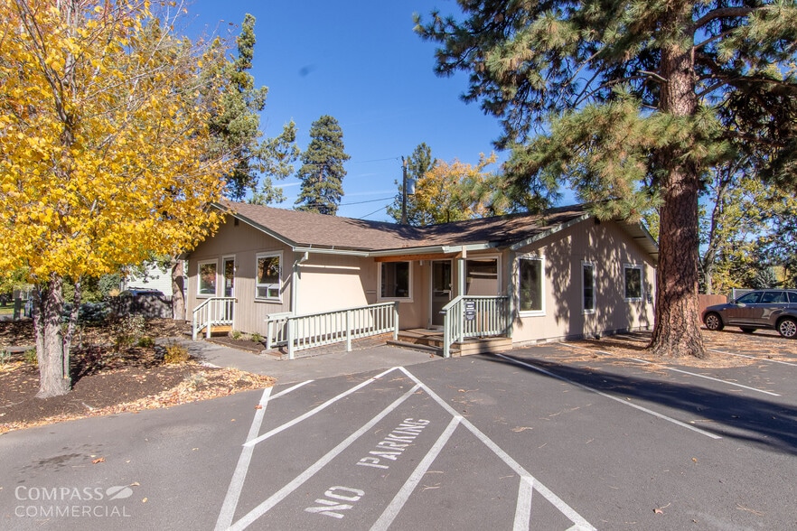 1222 NE 4th St, Bend, OR à vendre - Photo du bâtiment - Image 2 de 13