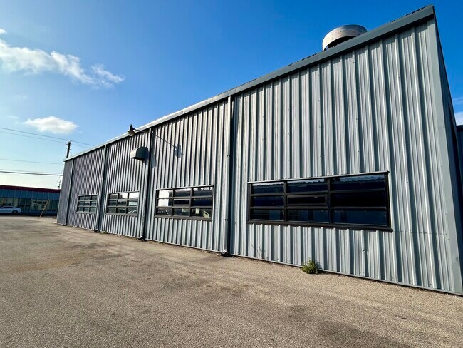 Plus de détails pour 207 Causeway Blvd, La Crosse, WI - Industriel à vendre