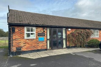 The Coach House & The Shires, Woods Farm, Wokingham for lease Interior Photo- Image 1 of 6
