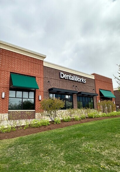 1018-1022 N Meacham Rd, Schaumburg, IL à louer - Photo du bâtiment - Image 2 de 4