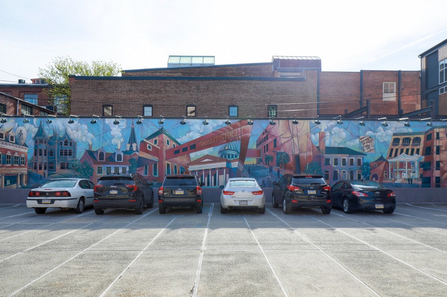 121-123 E King St, Lancaster, PA for lease - Building Photo - Image 2 of 36