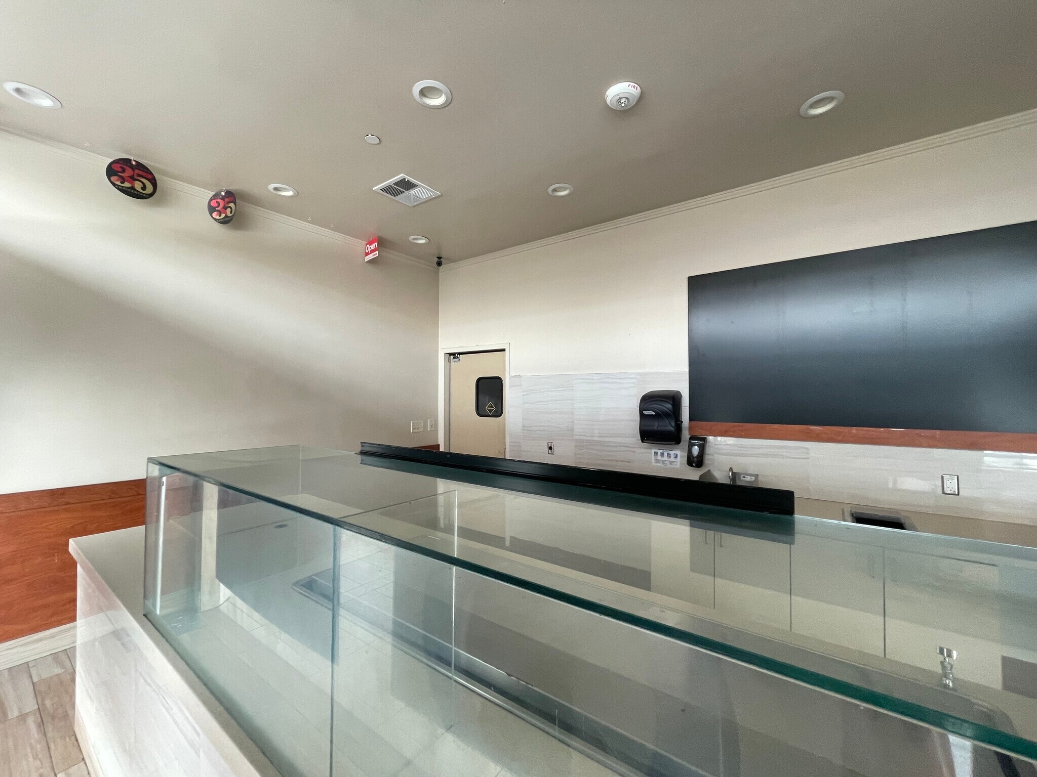 2086 Newpark Mall, Newark, CA à louer Photo intérieure- Image 1 de 1