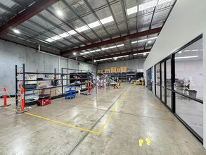 8 Phillip Court, Port Melbourne for lease Interior Photo- Image 2 of 6
