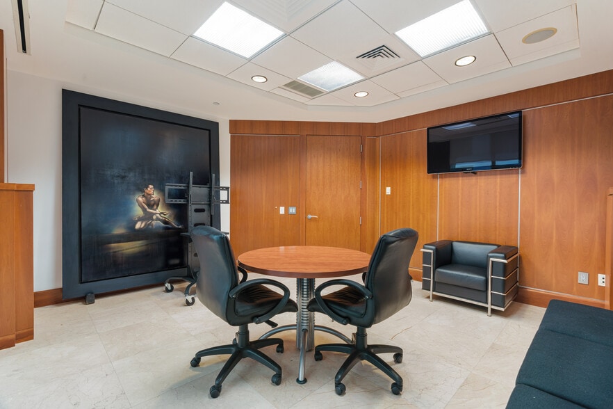 1110 Brickell Ave, Miami, FL for sale - Interior Photo - Image 3 of 51