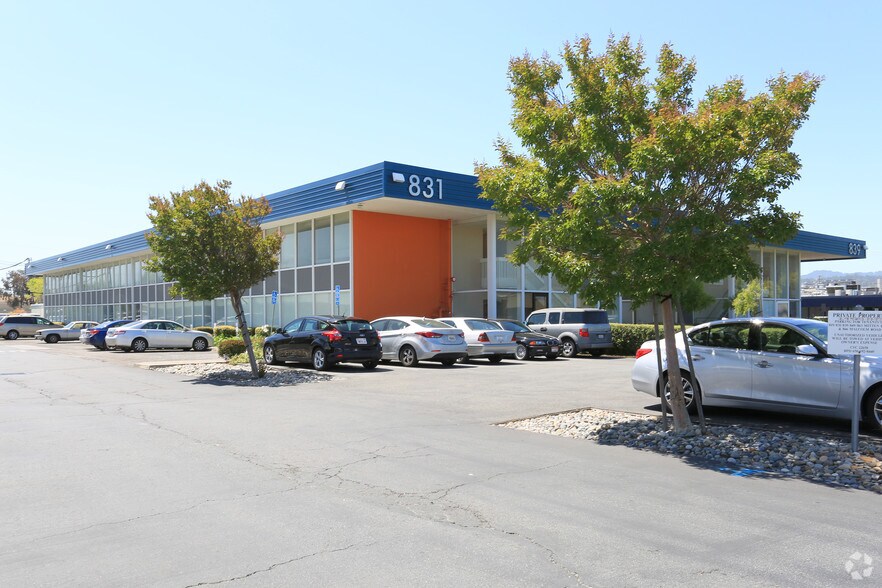 831-839 Mitten Rd, Burlingame, CA à louer - Photo du bâtiment - Image 3 de 9