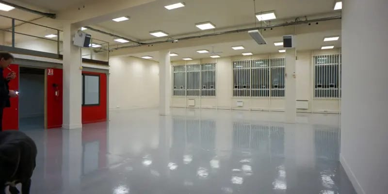 Industrial in Saint-Ouen-sur-Seine for lease Building Photo- Image 1 of 13