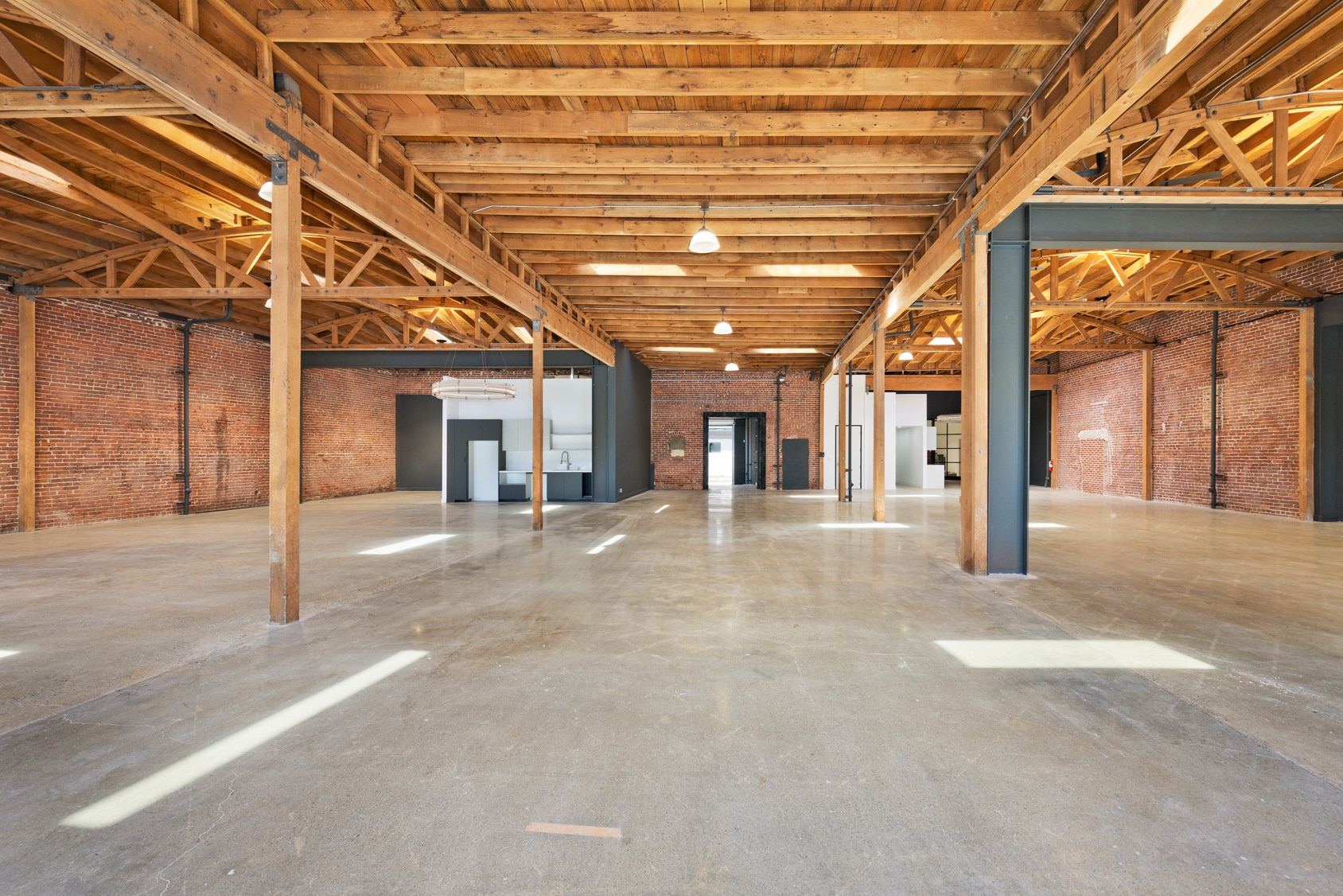 601 S Fairfax Ave, Los Angeles, CA for lease Interior Photo- Image 1 of 4