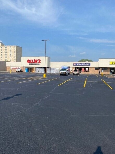 1000-1006 1st Ave, Rock Falls, IL à louer - Photo du bâtiment - Image 3 de 7